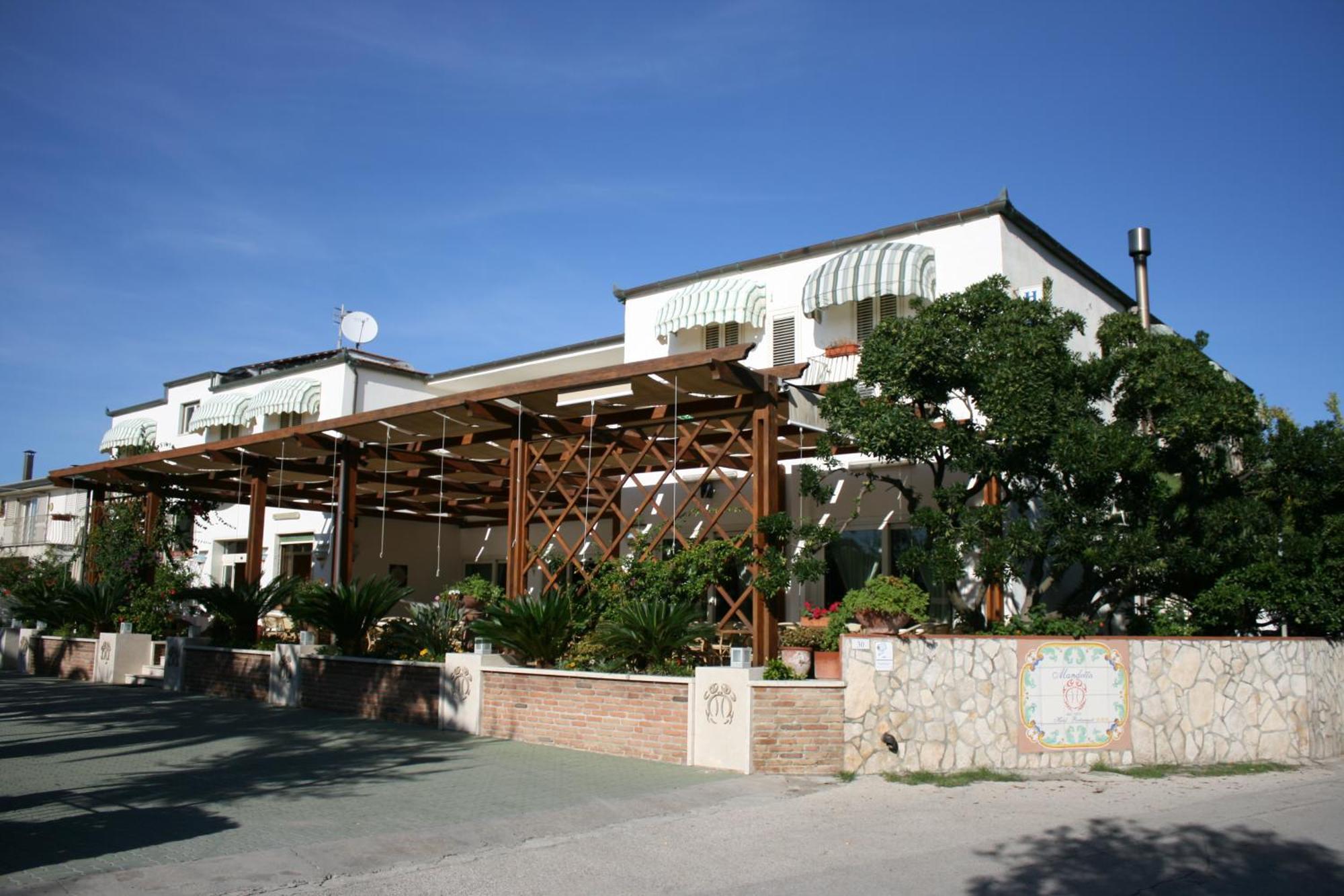Mandetta - Adults Only 3*