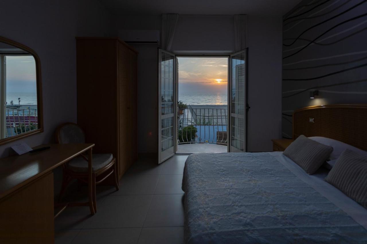 Mandetta - Adults Only Paestum