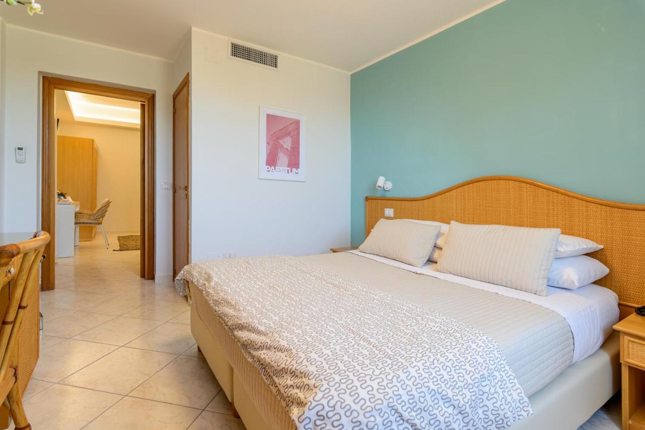 Mandetta - Adults Only 3*